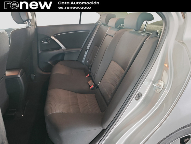Toyota Avensis Advance foto 8